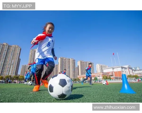 五岁小朋友初学足球的快乐与成长之旅 五岁小朋友初学足球的快乐与成长之旅